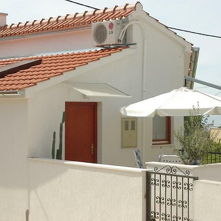 Modern Apartment In Примоштен Экстерьер фото