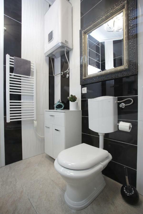 Modern Apartment In Примоштен Экстерьер фото