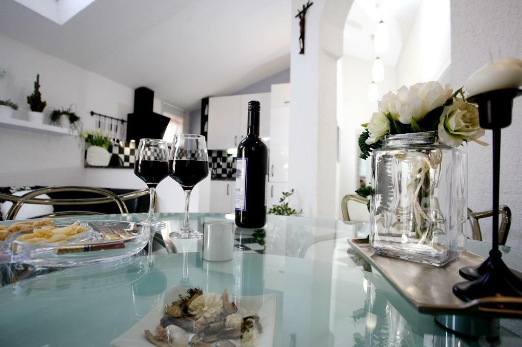 Modern Apartment In Примоштен Экстерьер фото