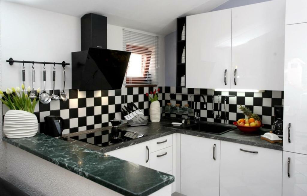 Modern Apartment In Примоштен Экстерьер фото
